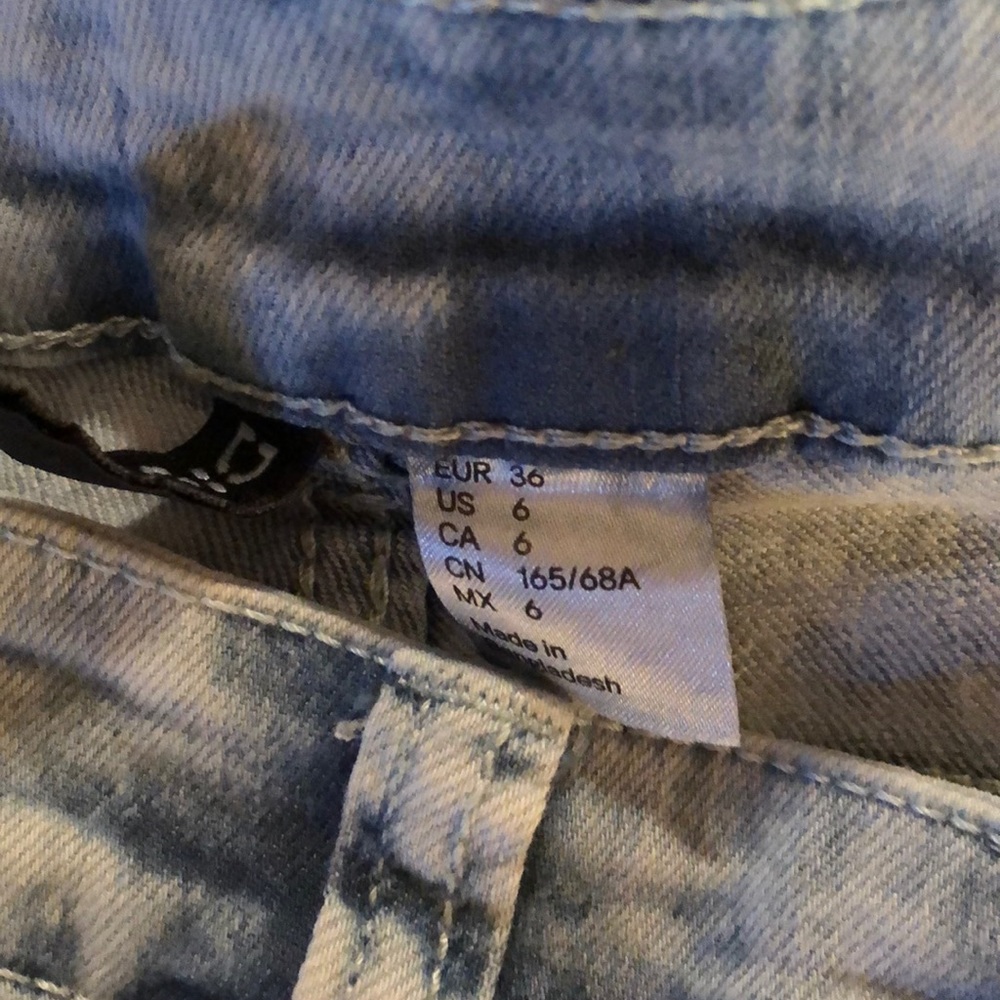 Jeans - Picture 2 of 4